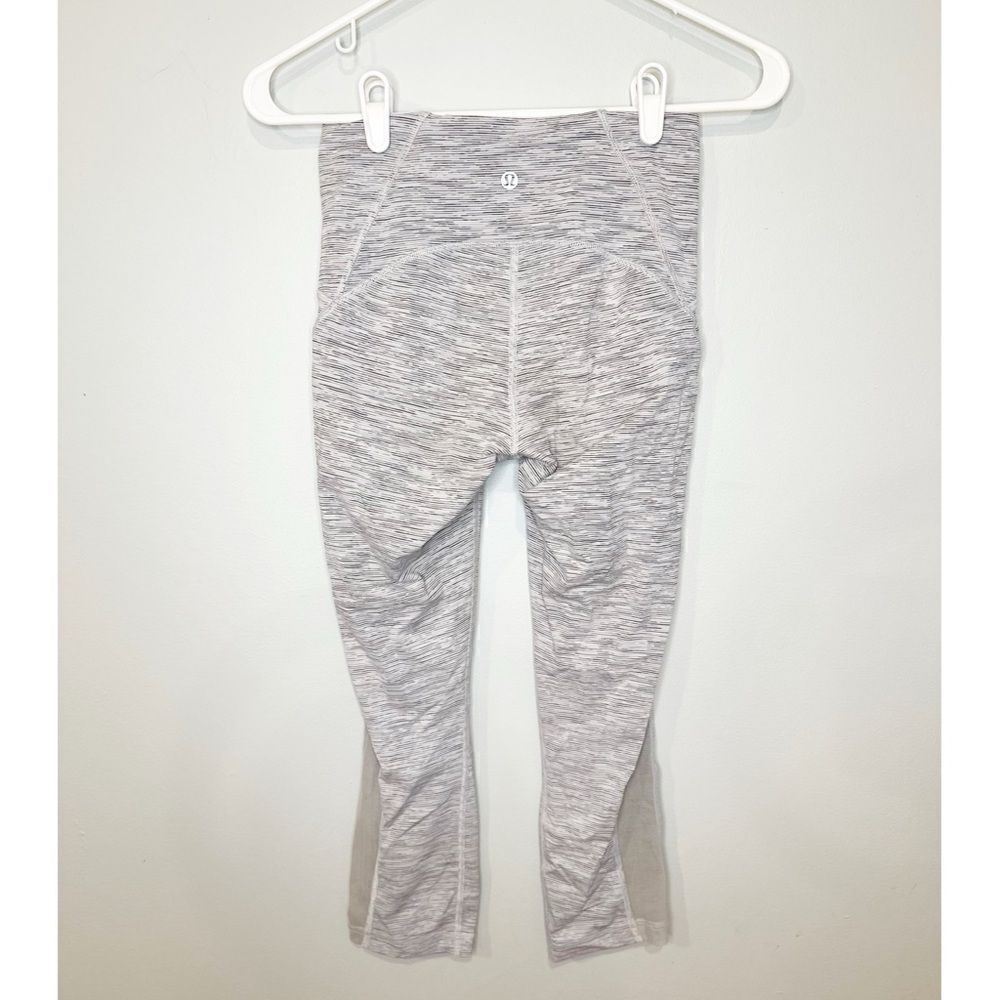 Lululemon train times crop wee are from space ice grey alpine white size 4 - Picture 4 of 6